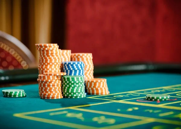Live dealer baccarat table on jati slot with real dealer and player hands visible